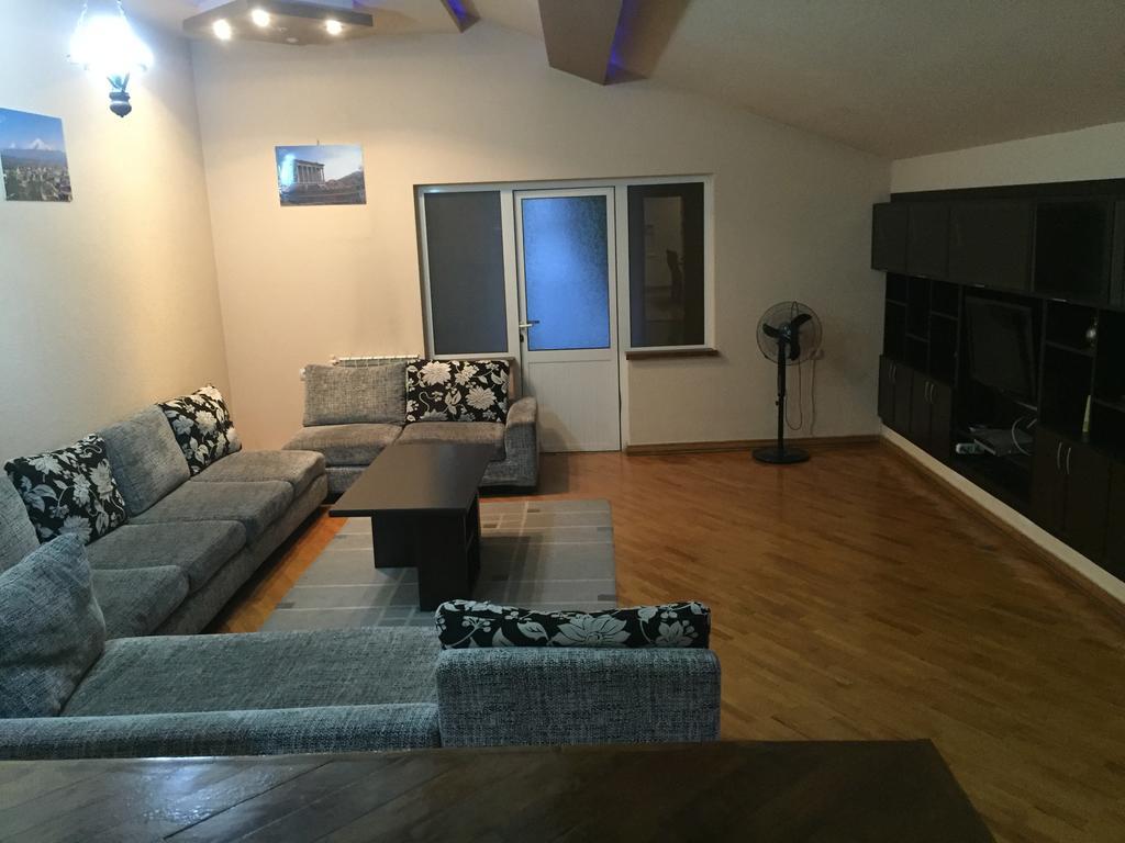 Tatev Apartments เยเรวาน ภายนอก รูปภาพ